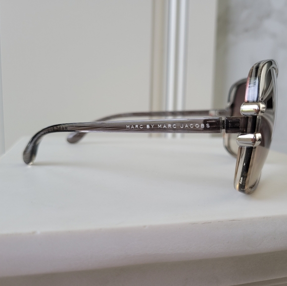 Marc Jacobs authentic gray/beige sunglasses - Picture 3 of 7